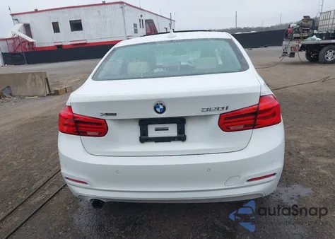 2017 BMW 320 Xi z USA, uszkodzony, nr VIN WBA8E5G5XHNU22436